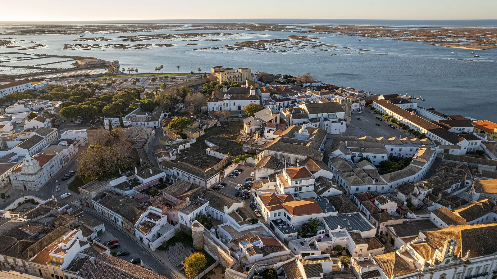 Von Sevilla nach Faro im privaten Reisebus