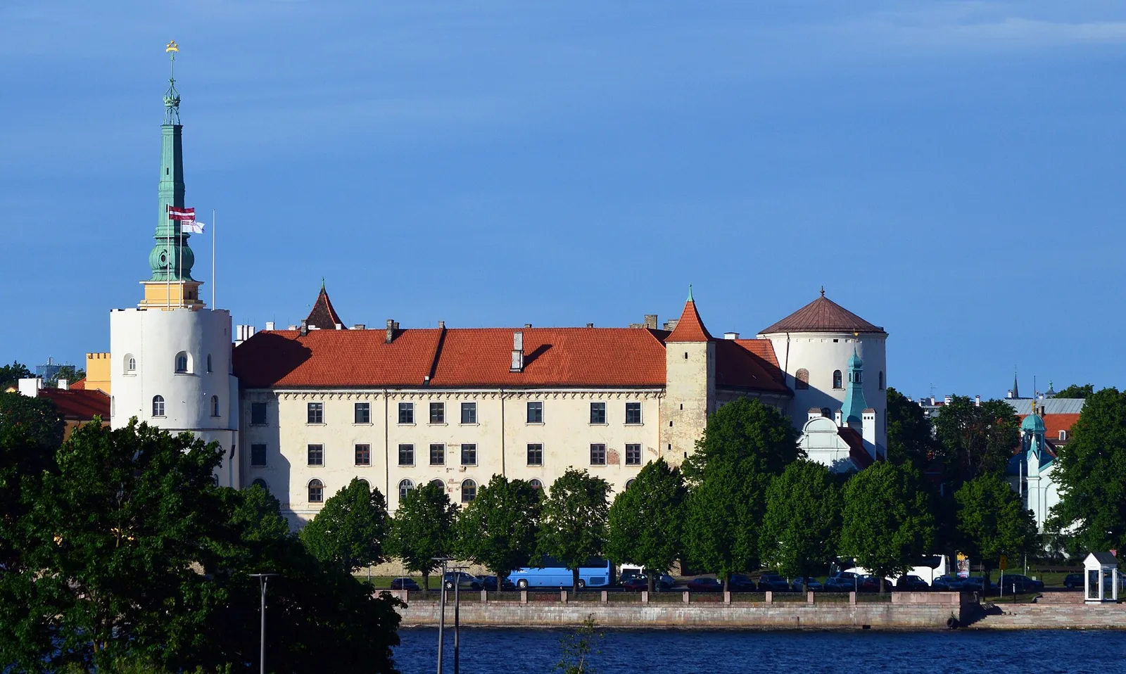 Da Tallinn a Riga in pullman privato