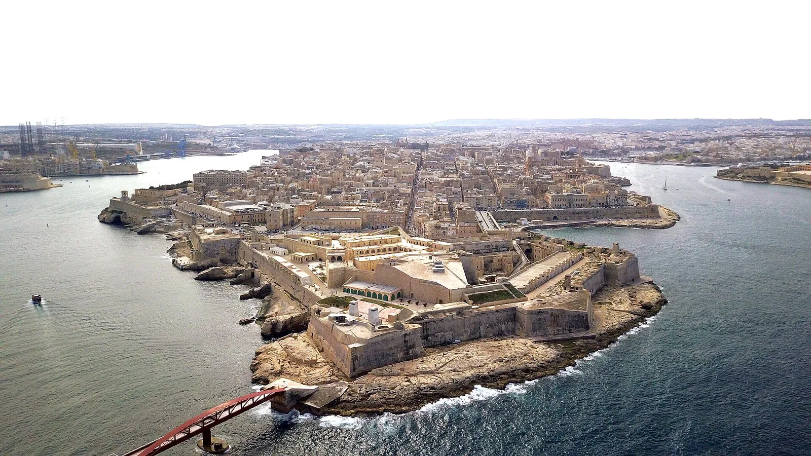 Da Aeroporto internazionale di Malta a La Valletta in pullman privato