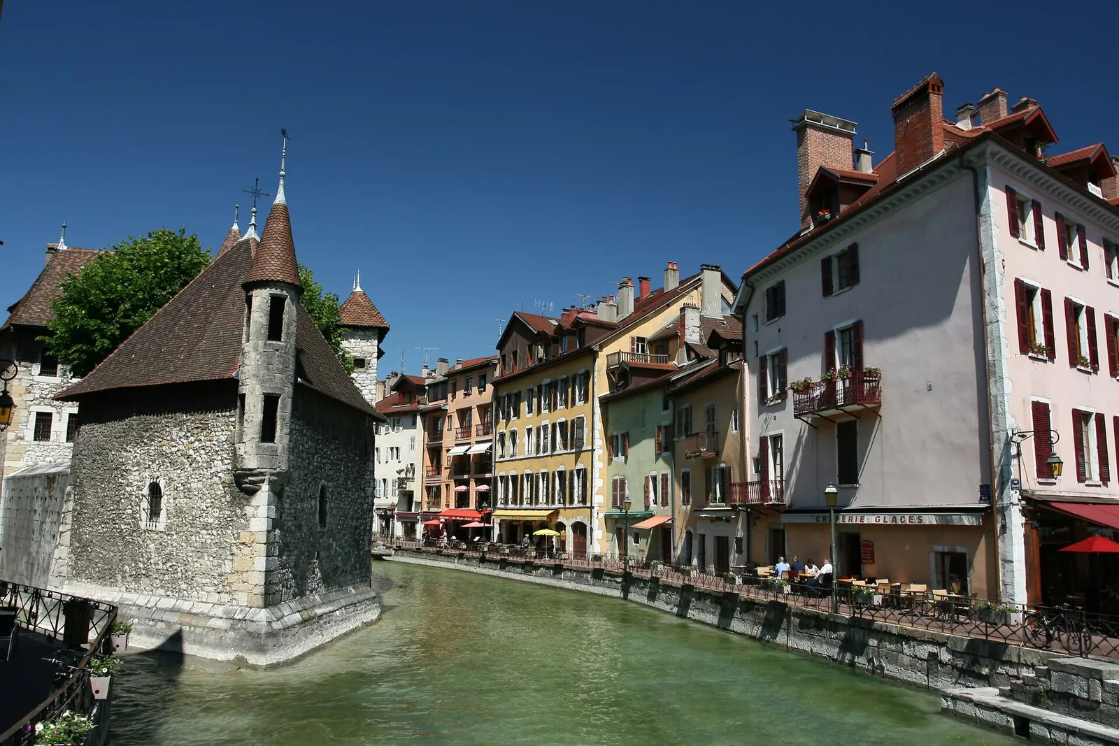 Von Lyon nach Annecy im privaten Reisebus