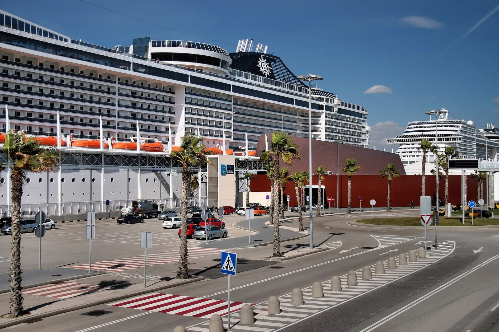 Barcelona El Prat Airport to Barcelona Cruise Port by private coach
