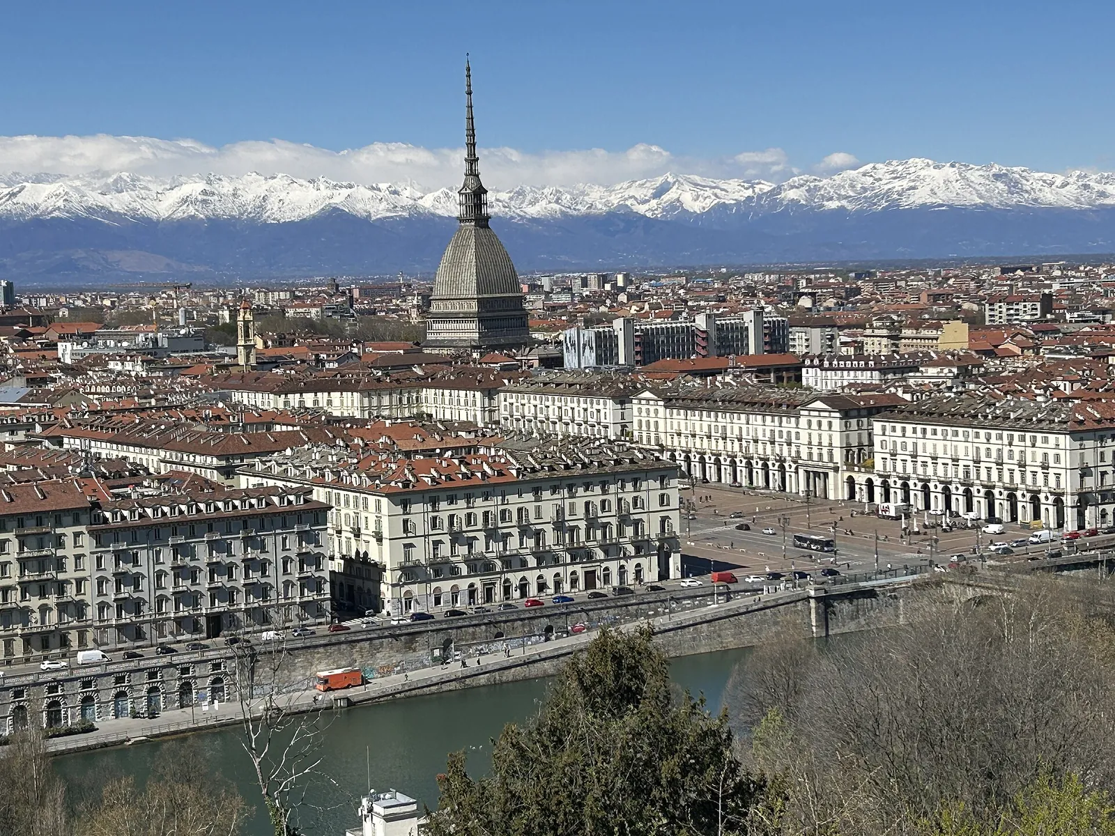 Von Mailand nach Turin im privaten Reisebus