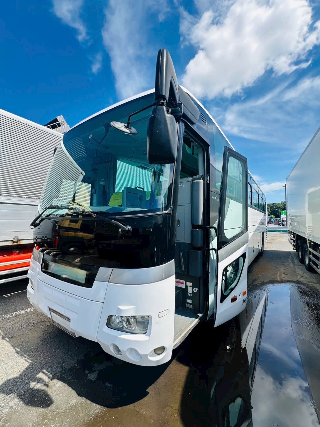 Osaka charter bus